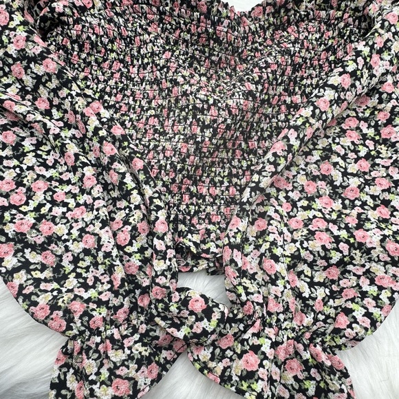 Forever21 Floral Cropped Ruched Top, Juniors Medium in black - Picture 4 of 4